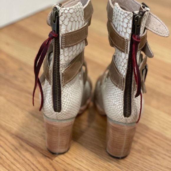 **SOLD** Freebird by Steven White Snake Bond - Picture 3 of 6